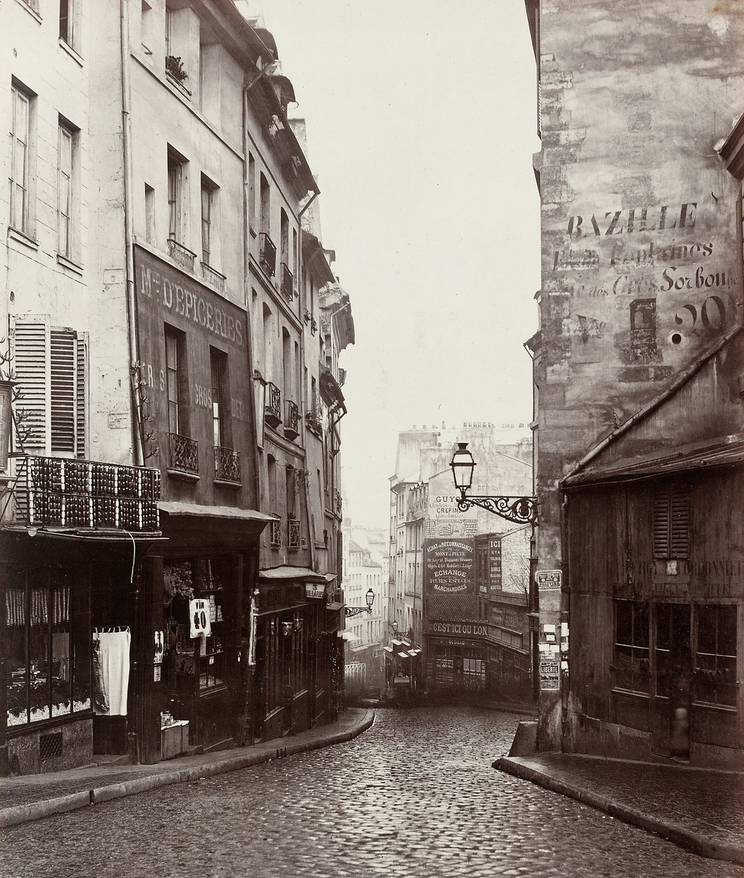 Rue de la Montagne-Sainte-Geneviève nabij de Kruising van Rue LaPlace door Charles Marville