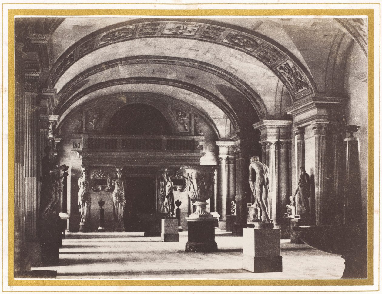 Zaal van de Kariatiden, in het Louvre door Charles Marville