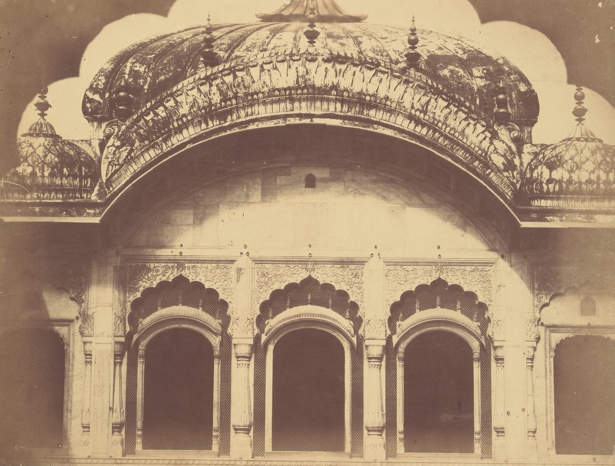 Exterieur van de Kristallen Troon in de Dewan-i-Khas door Charles Moravia