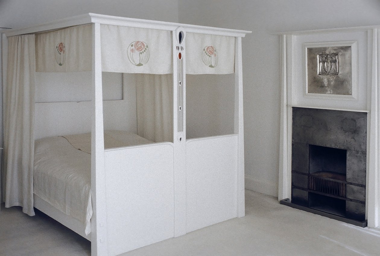 Meubels ontworpen voor No. 120 Mains Street, Glasgow, Hemelbed, ca. 1900 door Charles Rennie Mackintosh