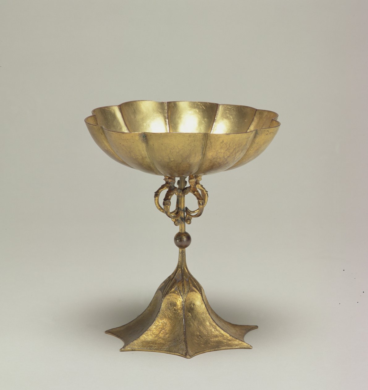 Sportbeker, ca.1895 door Charles Robert Ashbee