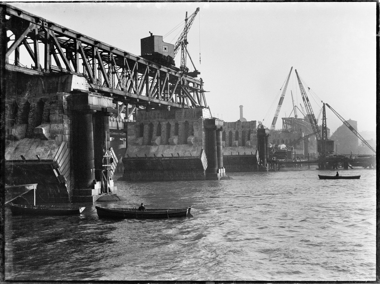 Sloop van Waterloo Bridge, Lambeth, Greater London Authority, 1936 door Charles William Prickett