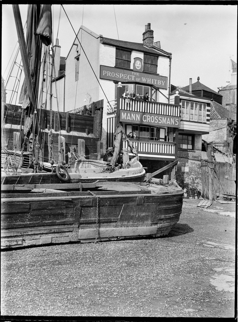 Prospect of Whitby, Wapping Wall, Wapping, Tower Hamlets, Greater London Authority, 1930s door Charles William Prickett