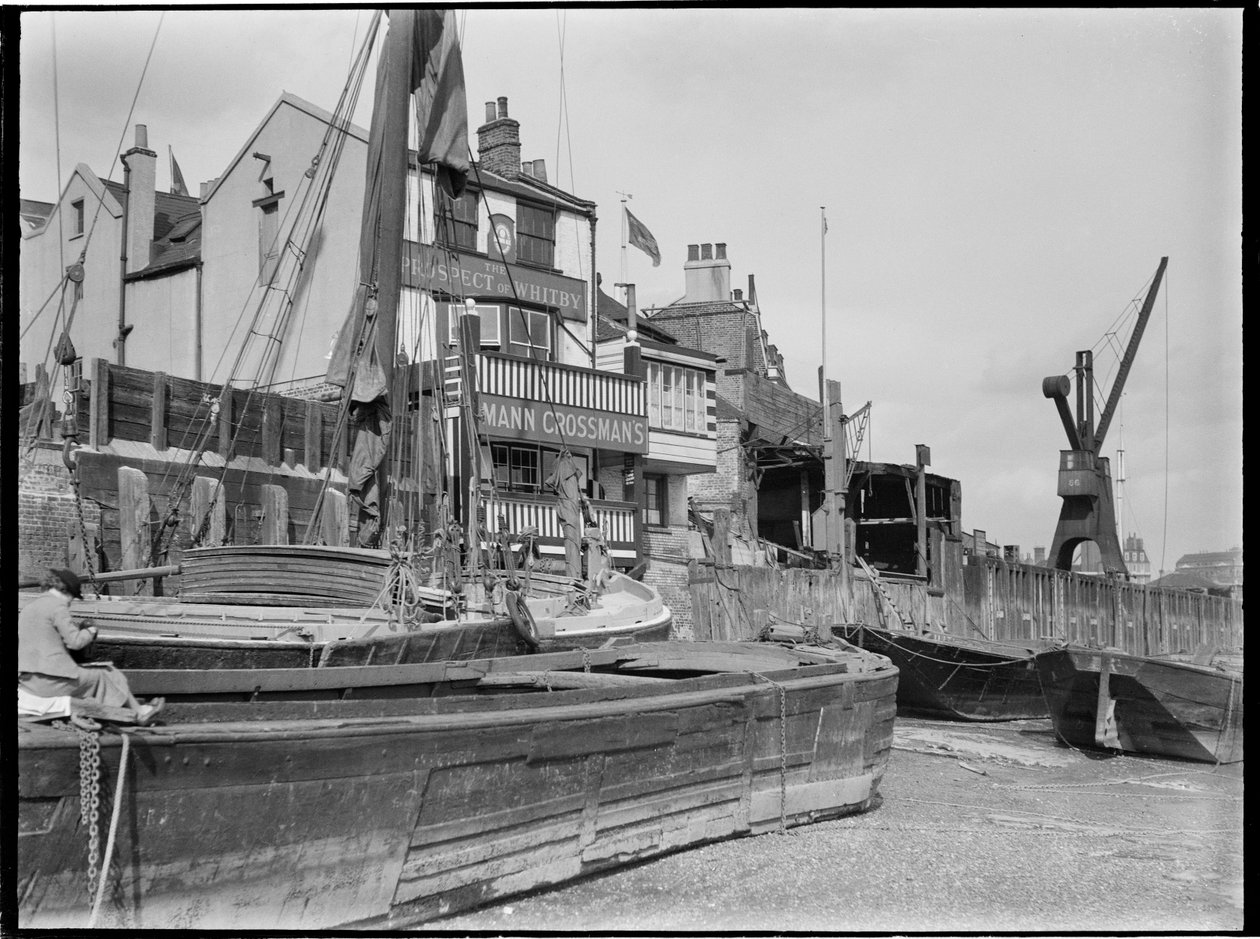 Prospect of Whitby, Wapping Wall, Wapping, Tower Hamlets, Greater London Authority, 1930s door Charles William Prickett