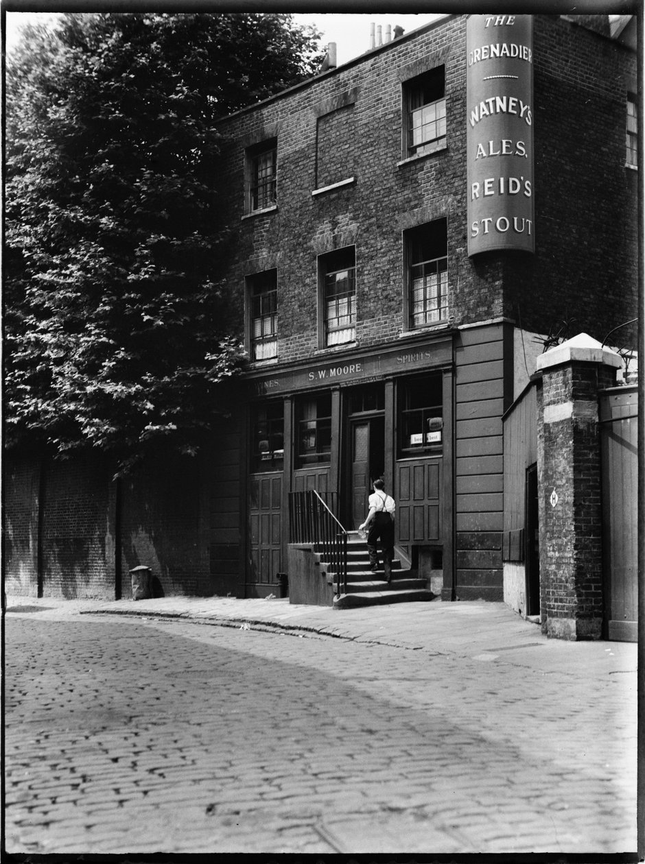 De Grenadier, Wilton Row, Belgravia, City of Westminster, Greater London Authority, 1935-1940 door Charles William Prickett
