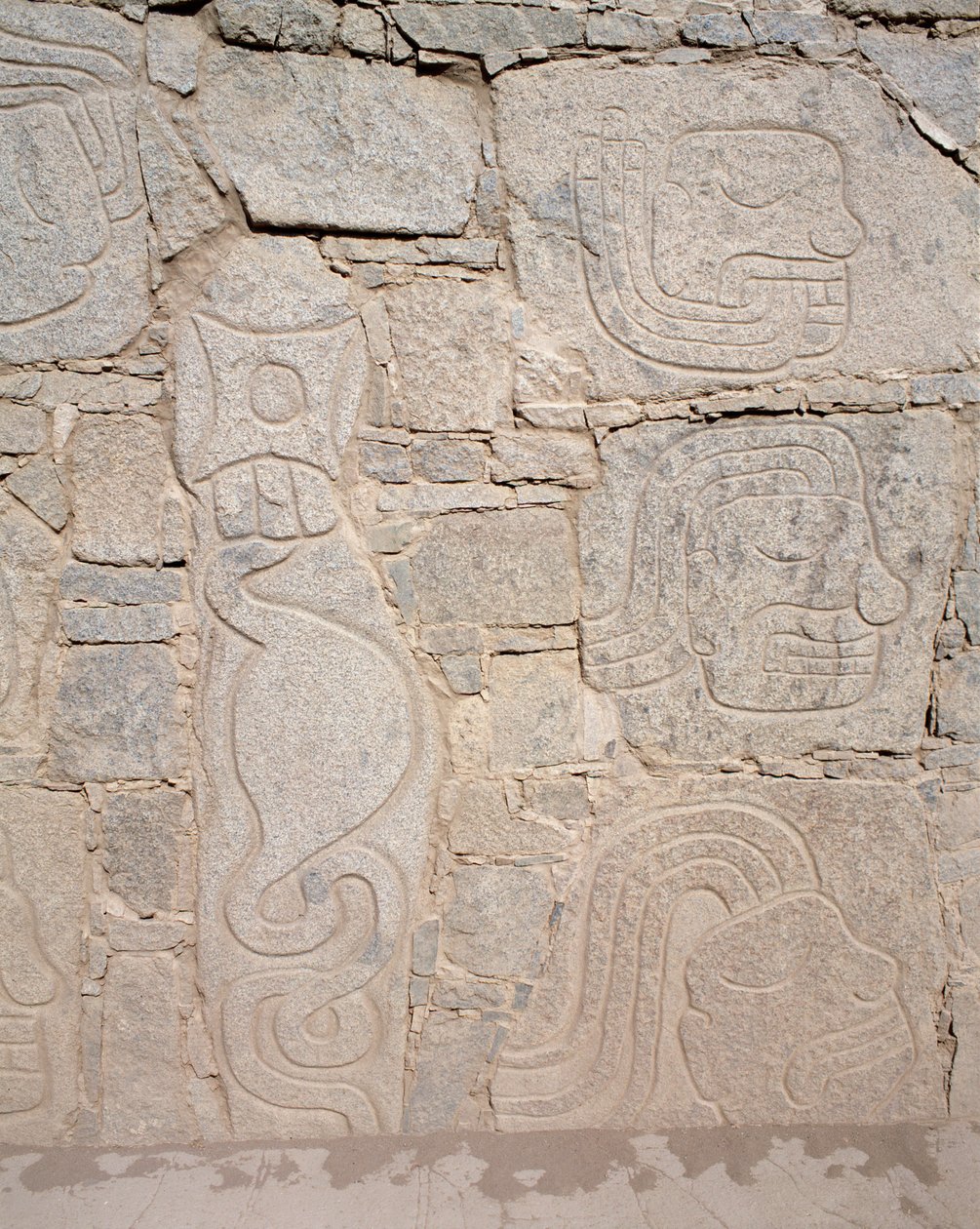 Precolumbiaanse kunst: reliëf op ruïnes, 9e eeuw v.Chr. (fotografie) door Chavin Chavin