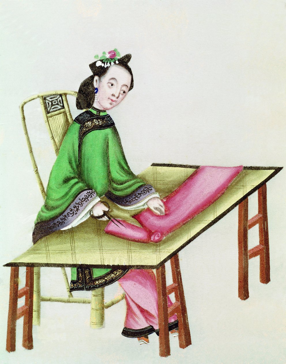 Een Chinese vrouw die stof snijdt, Qianlong-periode (1736-96) door Chinese School