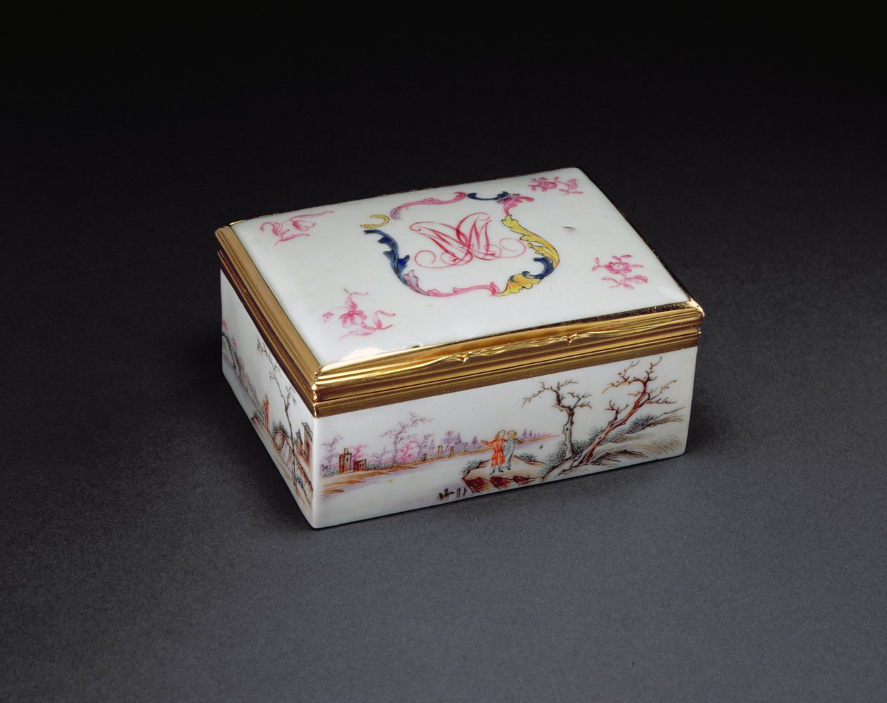 Een gemonogrammeerde snuifdoos, Qianlong-periode (1736-95) ca.1750 (porselein) door Chinese School