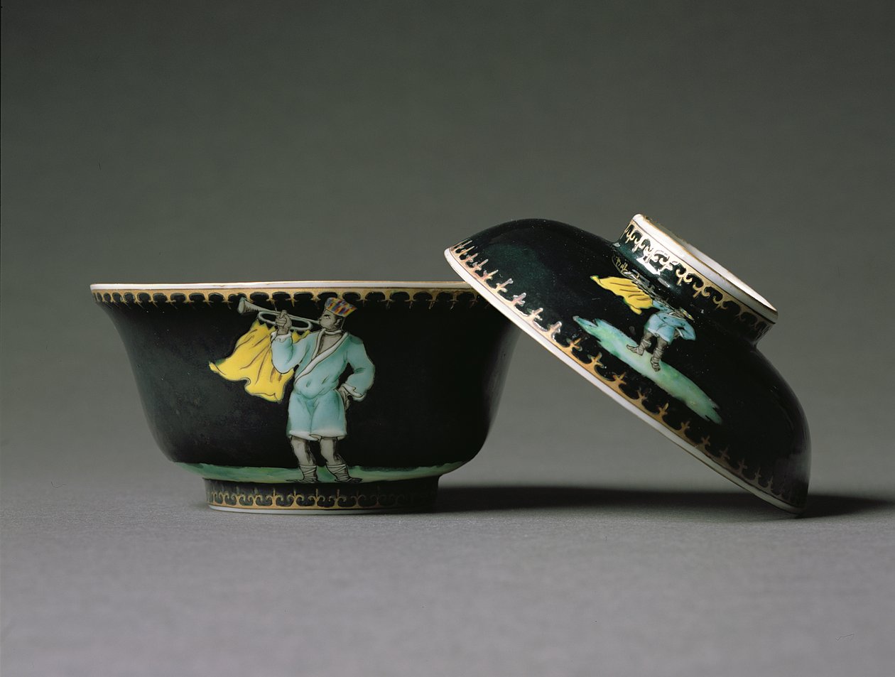 Een suikerpot met deksel, Qianlong-periode (1736-95) ca.1740 (porselein) door Chinese School