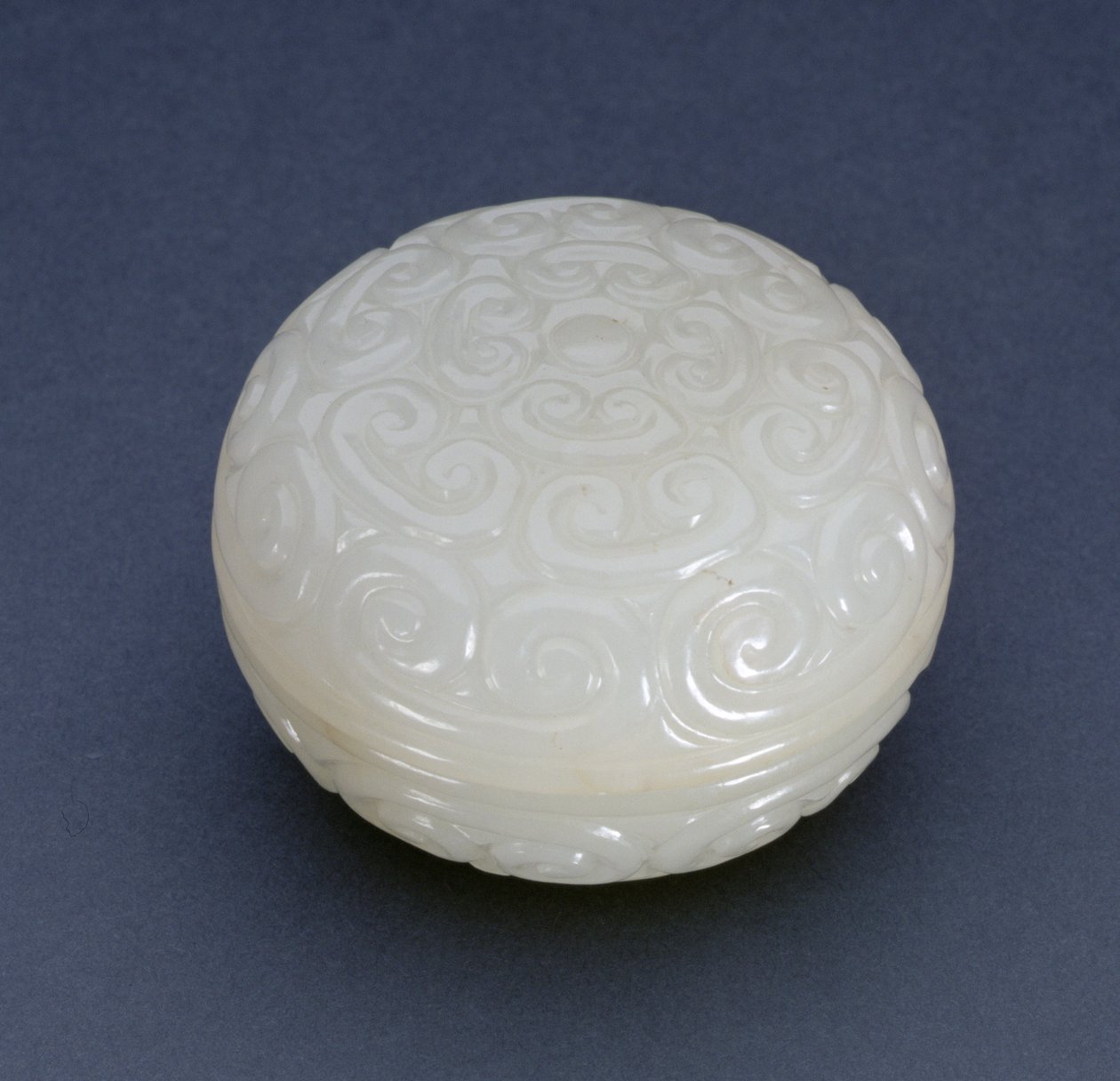Ronde Zegel-Pasta Doos van Guri lakstijl met lingzhi scrolls, Ming dynastie door Chinese School