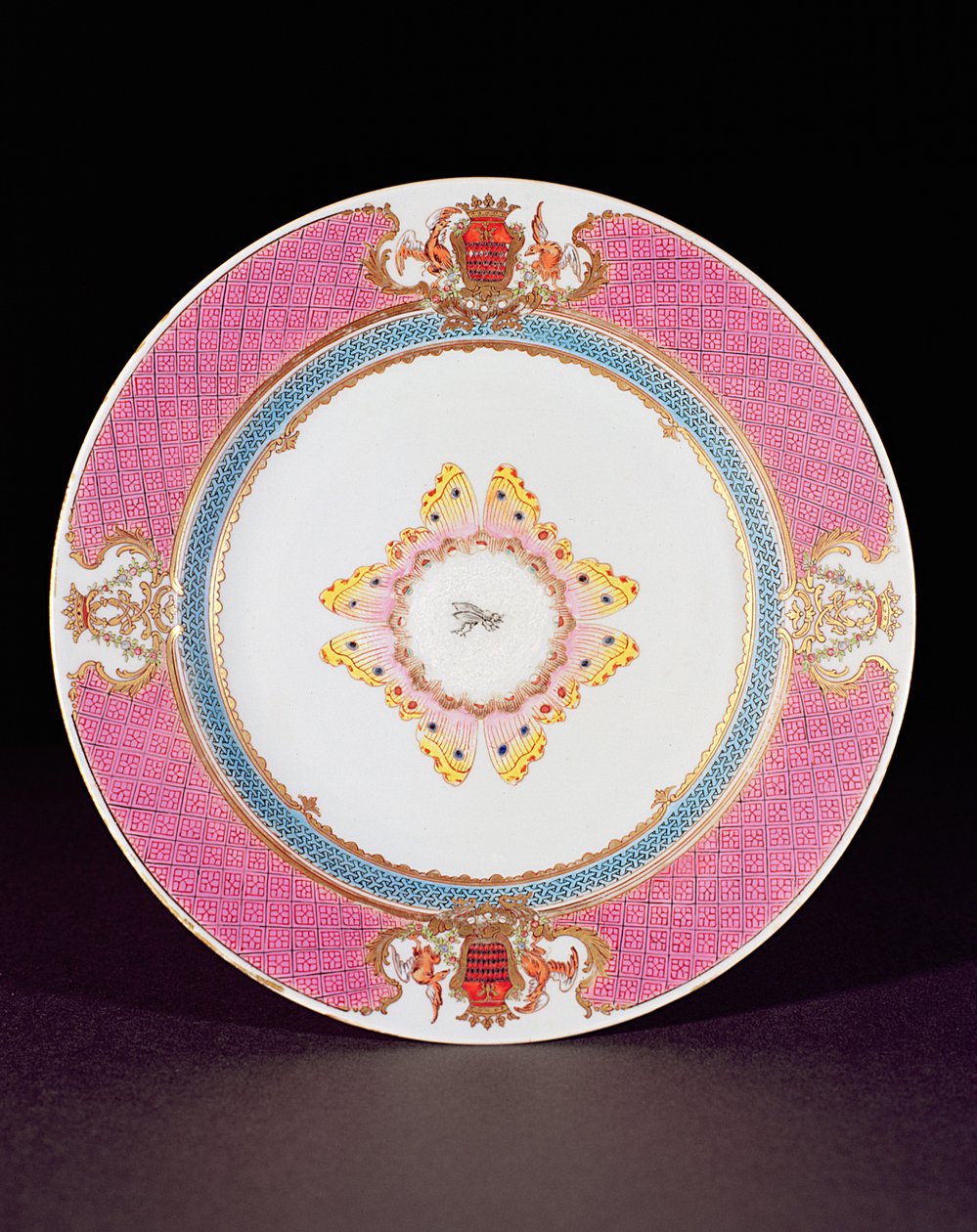 Dinerbord geschilderd in Famille Rose met de wapens van de Grimaldi di Castro, Yongzheng periode (1723-35) ca.1735 door Chinese School