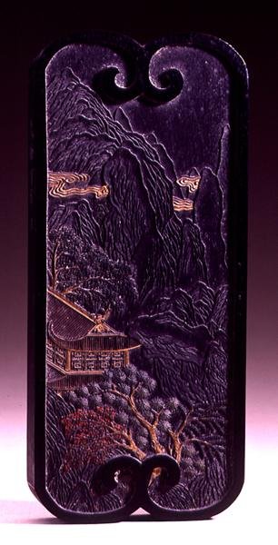 Rechthoekige inktkoek met een landschapsscène en keizerlijk gedicht op de achterkant, merk en zegel van de familie werkplaats van Hu Kai-Wen, Ching dynastie 1644-1912, Hui-chou, Anhui, 1774 door Chinese School