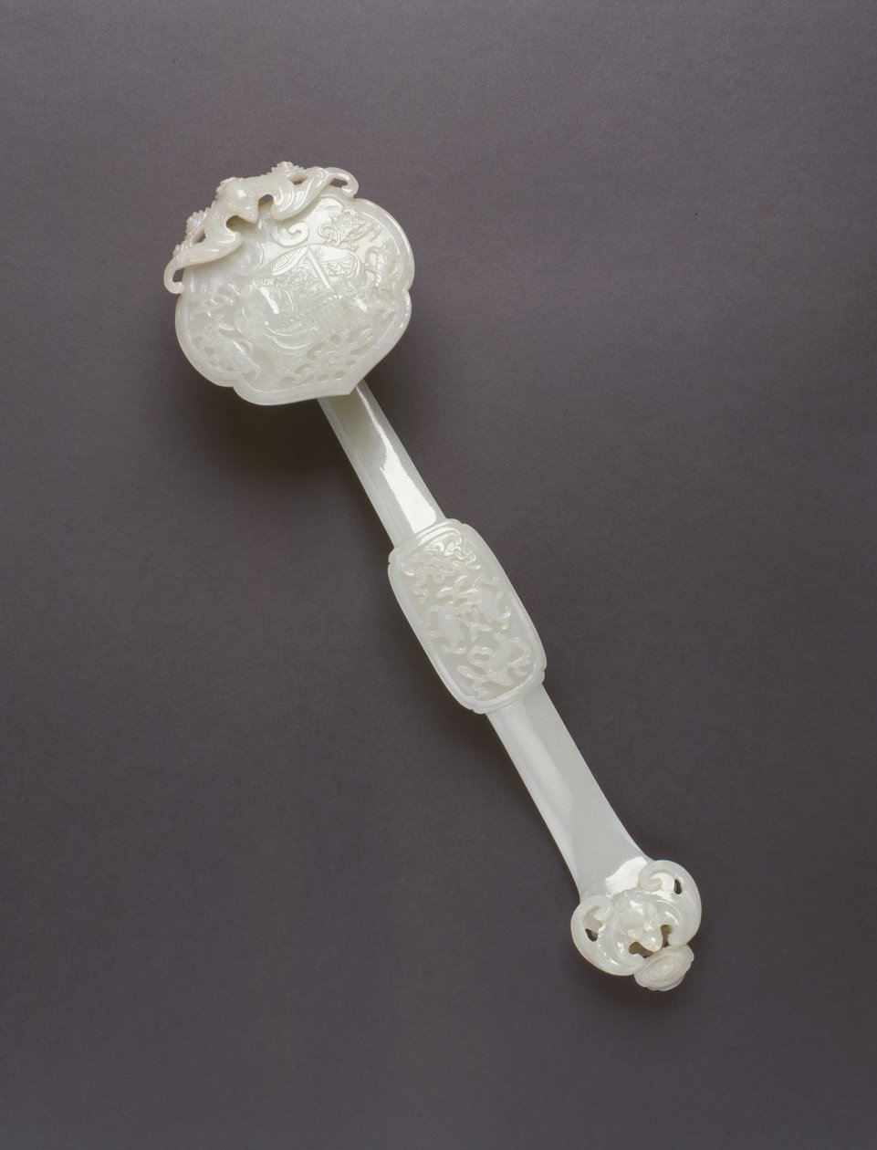 Ruyi scepter (celadon steen) door Chinese School