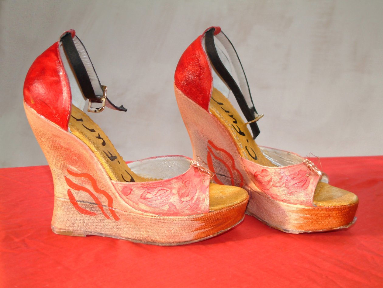 Baisse, Moi, Dehavilland Hakken Schoenen, 2006 door Christian Furr