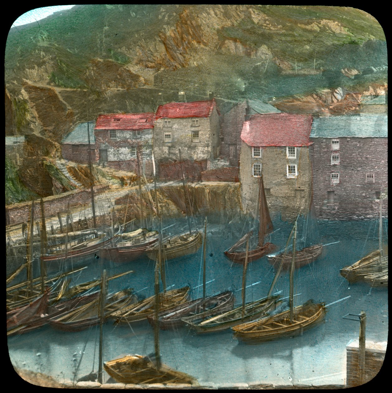 Vissersboten in de haven, Polperro, Cornwall, eind 19e of begin 20e eeuw door Church Army Lantern Department