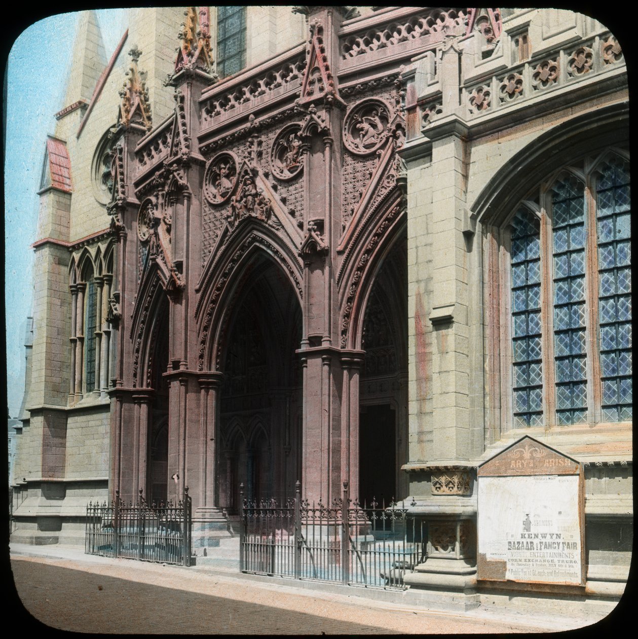 Portiek van de Truro-kathedraal, Cornwall, begin 20e eeuw door Church Army Lantern Department
