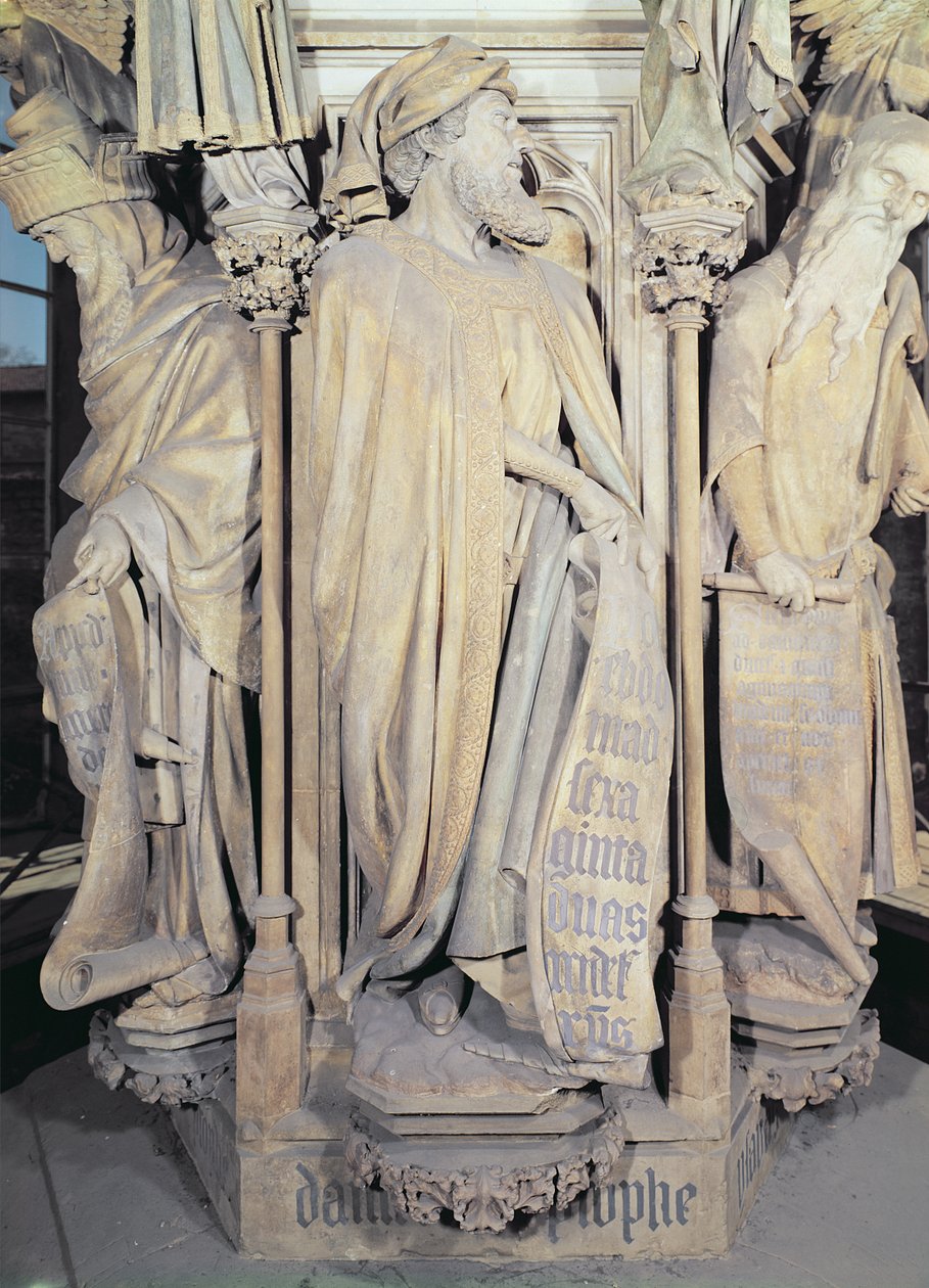 De Bron van Mozes, detail met de zeshoekige sokkel met figuren van Daniël (midden), Zacharias (links) en Jesaja (rechts) 1395-1404 door Claus and Malouel, Jean Sluter