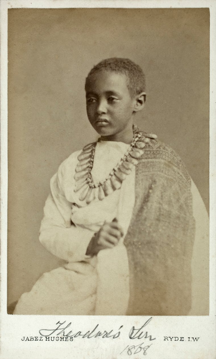 Prins Alamayu, zoon van Keizer Theodor II van Abessinië, Ryde, Engeland, 1868 (albumineprint) door Cornelius Jabez Hughes