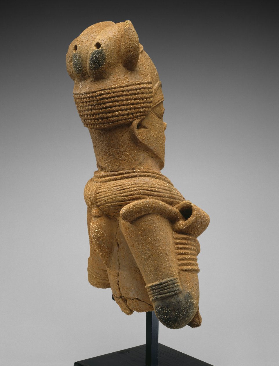 Hoofd en torso van een vrouwelijke figuur, Jos Plateau regio, Nigeria, 500 v.Chr.-200 n.Chr. (aardewerk) door Culture Nok
