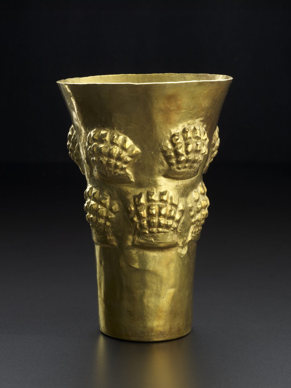 Beker met afbeelding van spondylus, de felrode schelp van een weekdier, 800-1350 AD door Culture Sicán