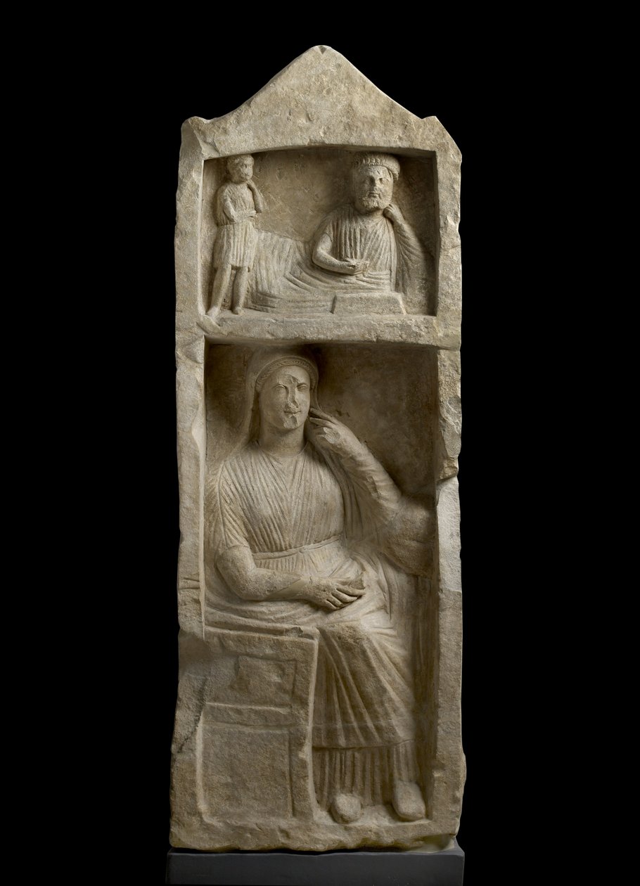 Kalkstenen grafstèle, reliëf van een bebaarde banketter met jongen assistent en een zittende vrouw, c.325-30 v.Chr. door Cypriot