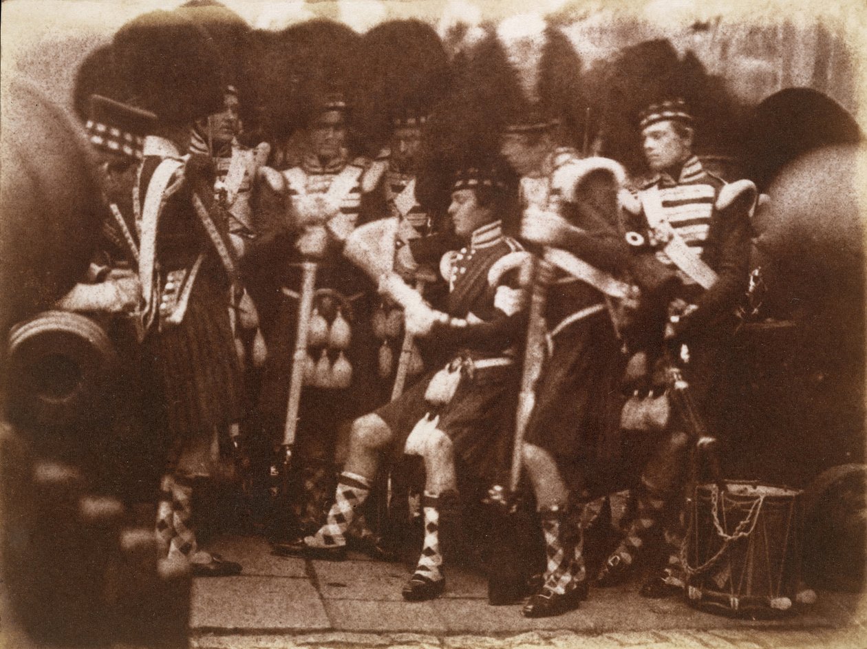 Officier van de 92e Gordon Highlanders leest voor aan de troepen, Edinburgh Castle, 9 april 1846 door Hill and Adamson