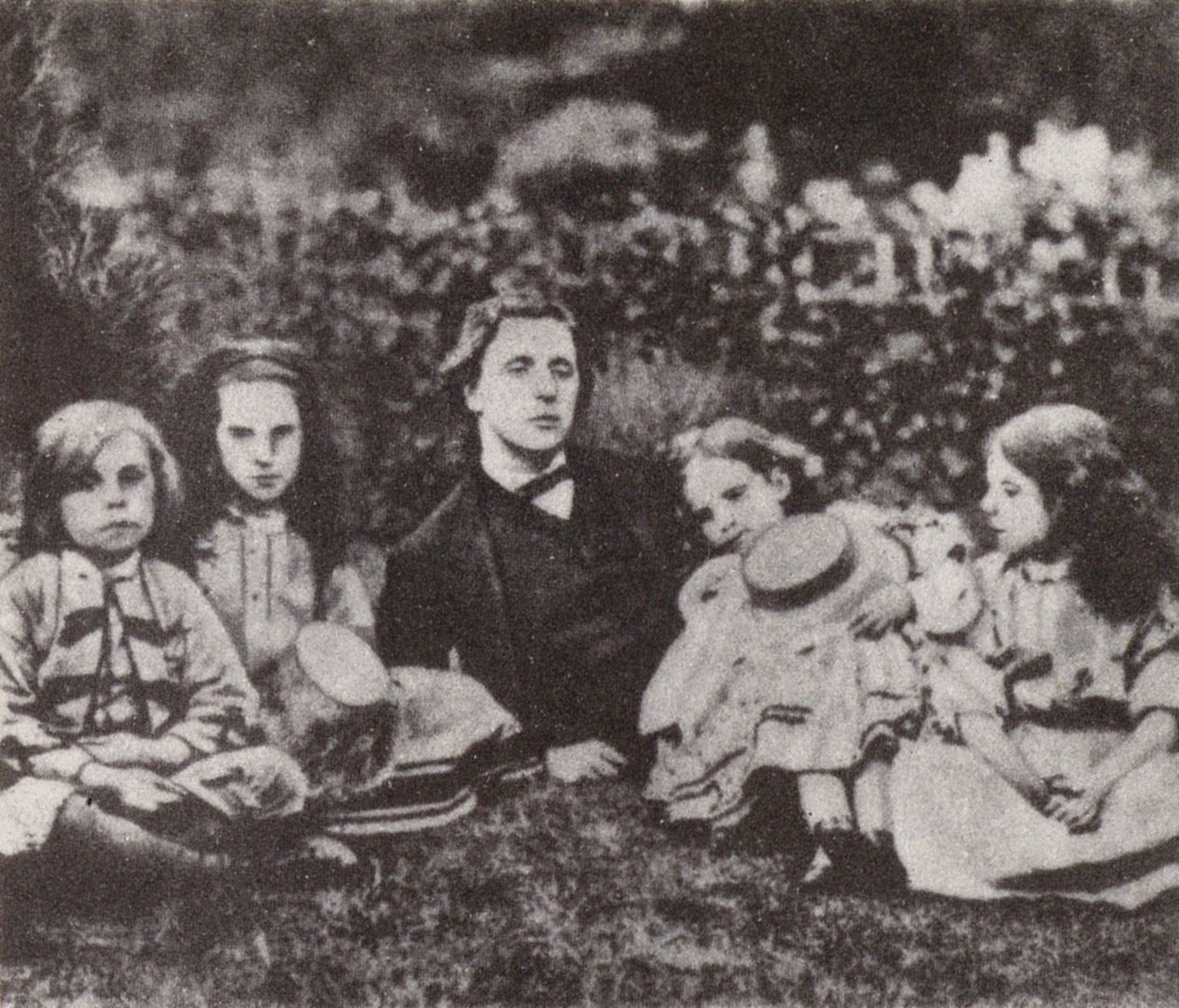 Lewis Carroll met de Macdonald kinderen (z/w foto) door David Scott Lieutenant-Colonel (after) Dodgson