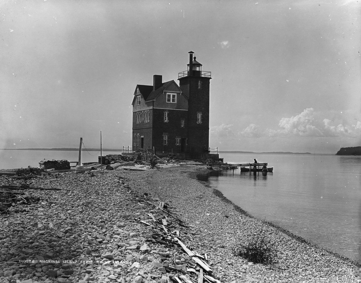 Mackinac Eiland vanaf Rond Eiland, c.1899 door Detroit Publishing Co.