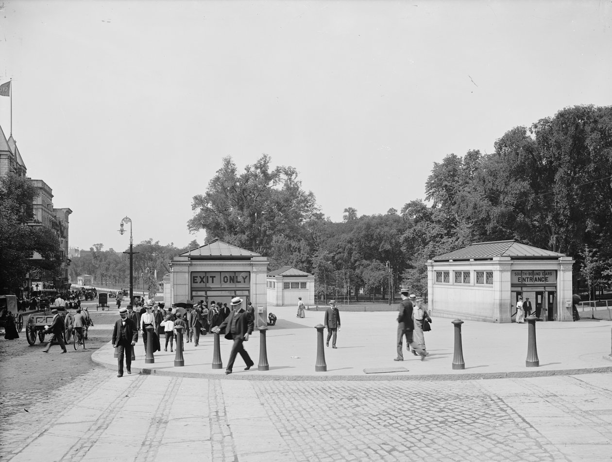 Ingang en uitgang van de metro, Boston Common, Boston, Massachusetts, VS, ca. 1900 door Detroit Publishing Co.