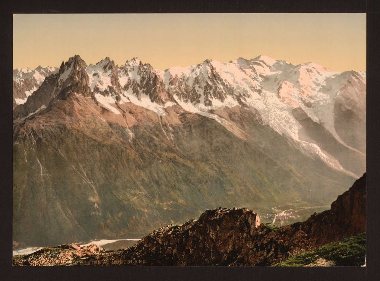 De vallei van Chamonix vanaf de Aiguille du Floria, Chamonix-vallei, Frankrijk, ca.1890-1900 (fotochromdruk) door Detroit Publishing Co.