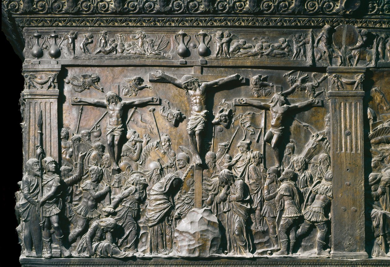 Representatie van de goede dief (Dismas) en de slechte dief (Gesmas), gekruisigd met Jezus Christus. Laag reliëf van de linker preekstoel, ca. 1460 door Donatello