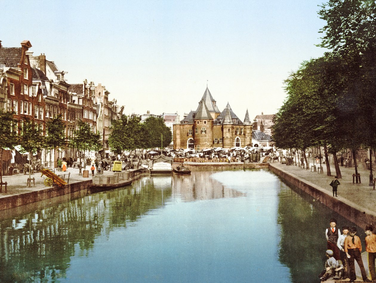 De Nieuwe Markt en Beurs, Amsterdam, Nederland, ca. 1900 door Dutch Photographer