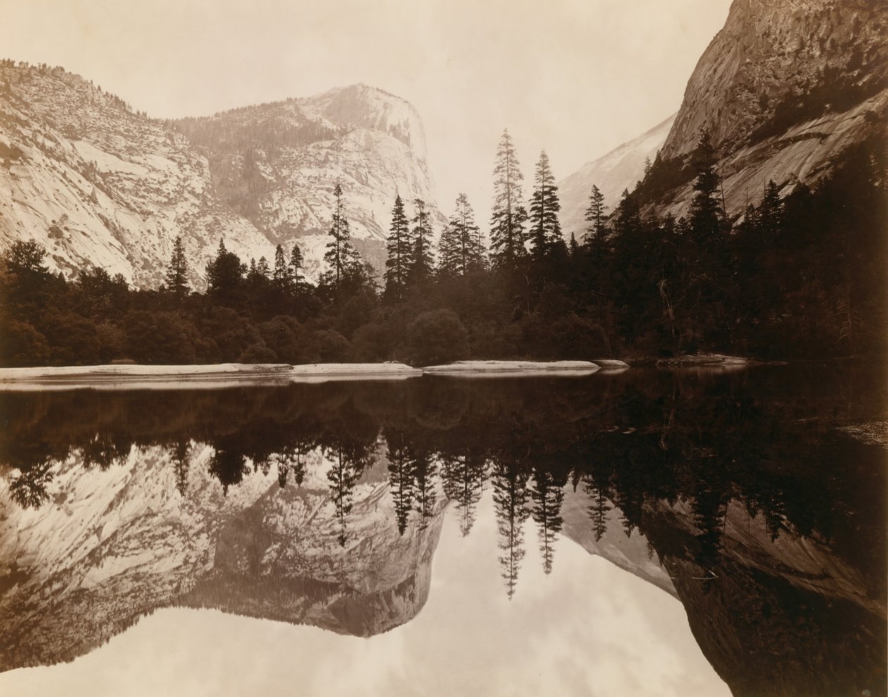 Mirror Lake, Vallei van de Yosemite door Eadweard Muybridge