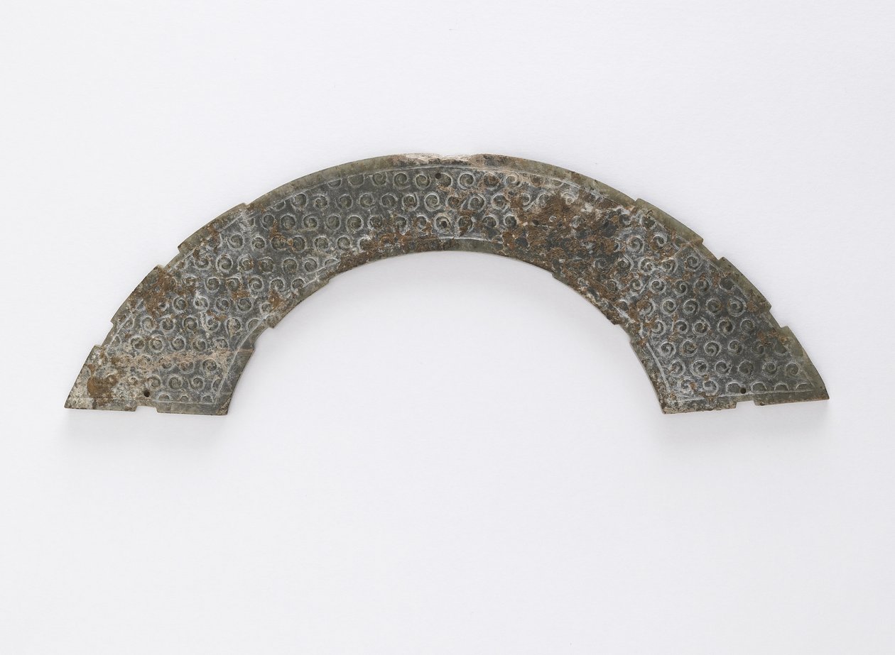 Dunne plaquette gesneden in boog van cirkel, van het type huang, Changsha, Hunan provincie door Eastern Zhou Dynasty Chinese School