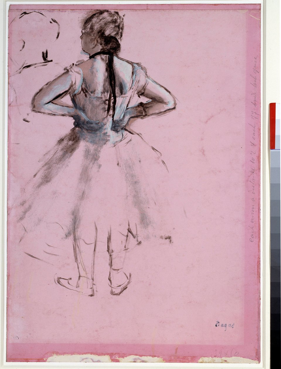 Dancer van achteren, handen op de heupen door Edgar Degas