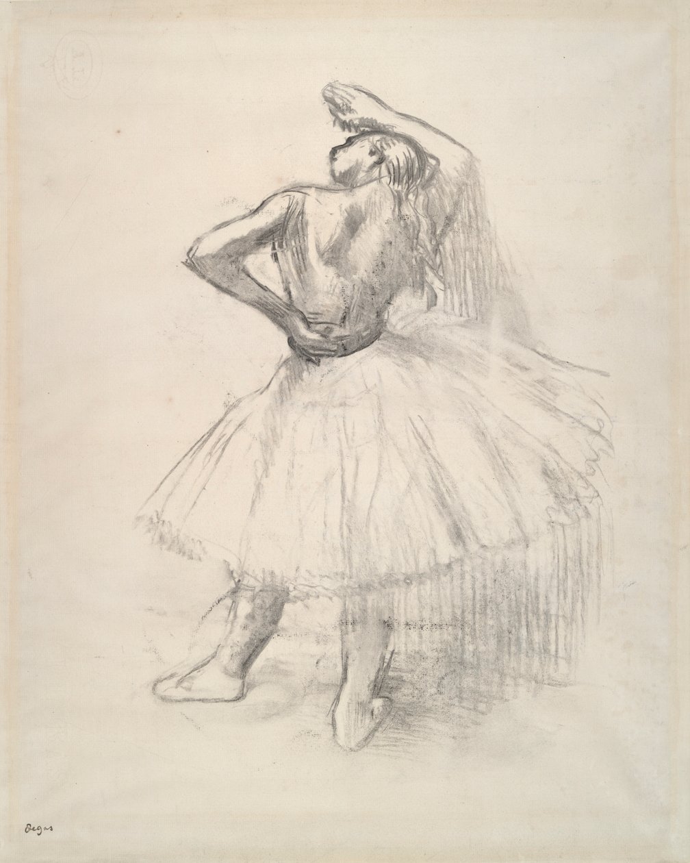 Staande danseres, rechterarm omhoog door Edgar Degas