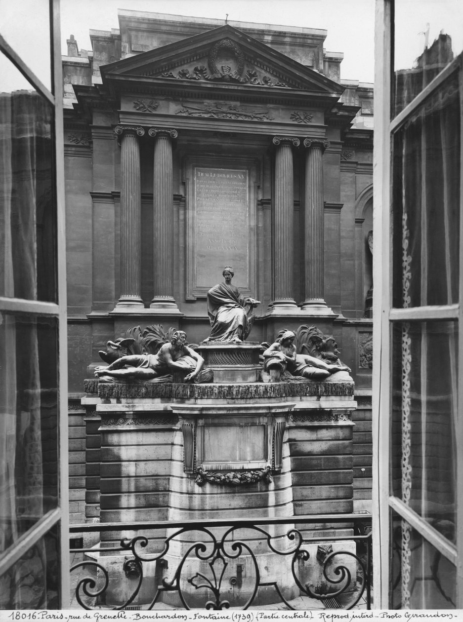 Uitzicht op de Fontein van de Vier Seizoenen, centraal deel, rue de Grenelle, 1739-46 (detail) door Edmé Bouchardon