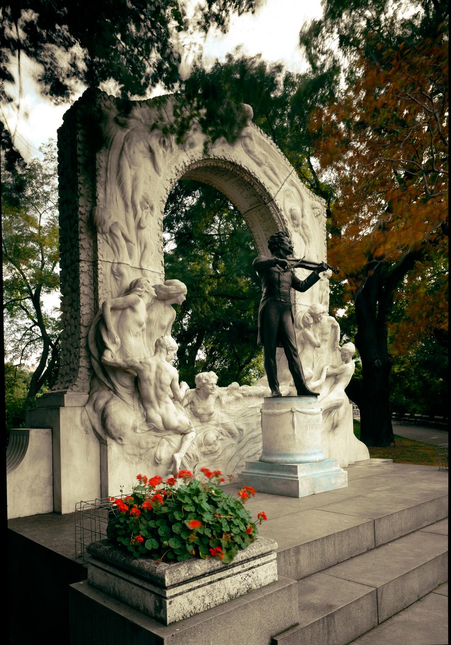 Monument ter ere van de Oostenrijkse componist en dirigent Johann Strauss II (1825-1899). Beeldhouwwerk door Edmund von Hellmer (1850-1935). 1921. Wenen, Stadtpark, Oostenrijk door Edmund Ritter von Hellmer