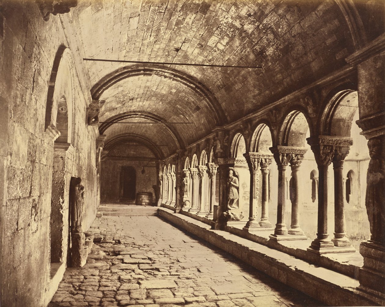 Arles. Kloostergang van Saint-Trophime door Édouard Baldus