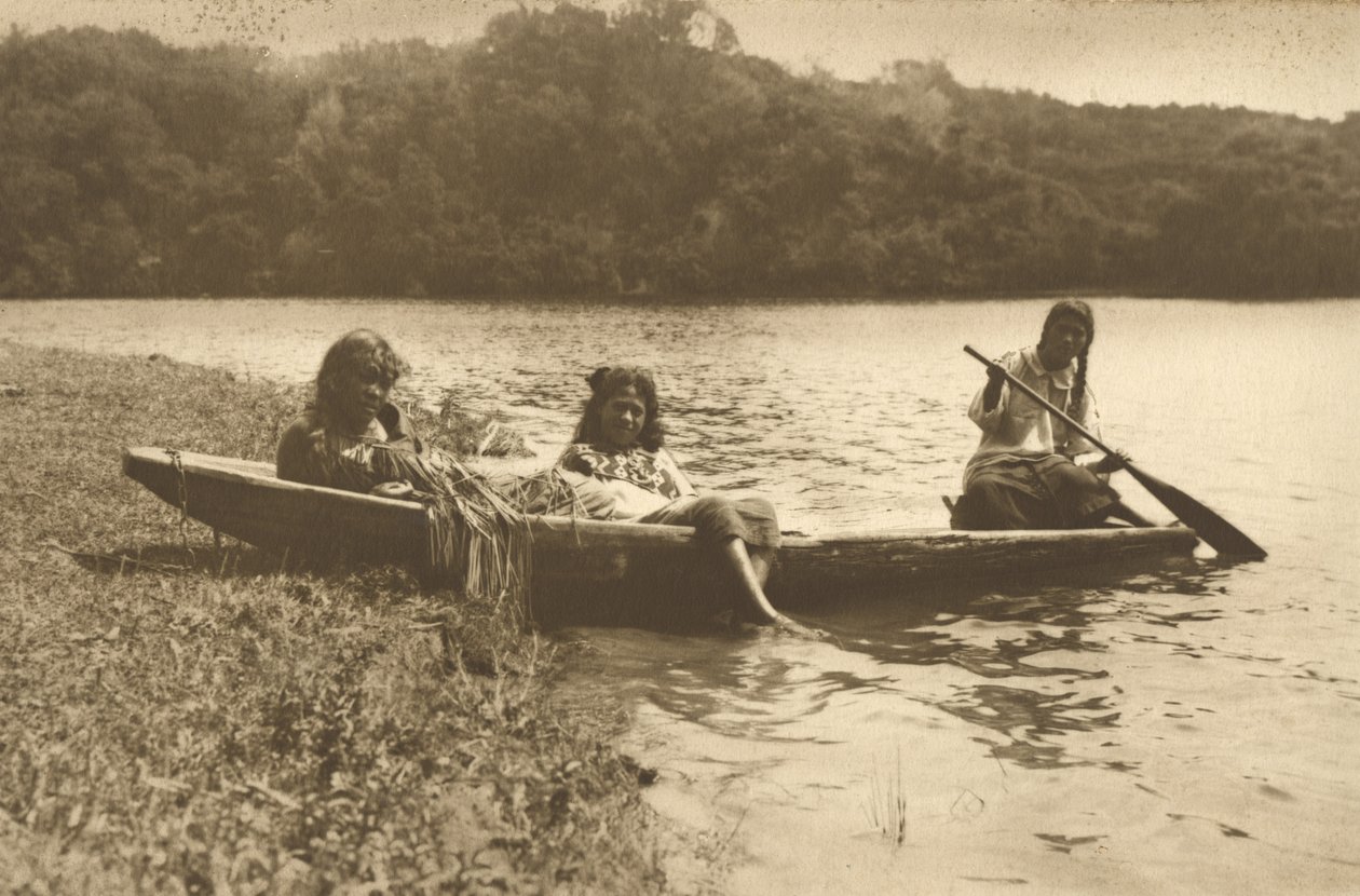 Waka, Lake Rotoiti, c.1915 door Edward Payton