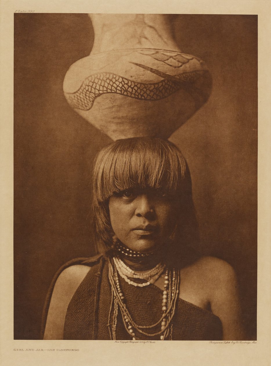 Meisje en pot - San Ildefonso door Edward S. Curtis