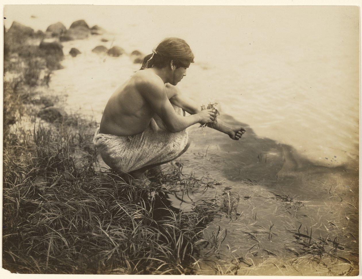 [Ik zal mijn lichaam wassen – ik zal het van dat walgelijke spul zuiveren] door Edward S. Curtis
