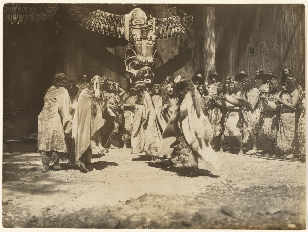 [Naida danst de Dans van het leven en de dood] door Edward S. Curtis