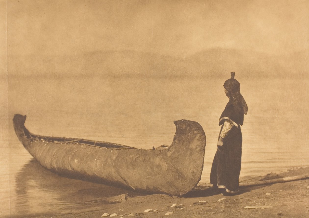 Aan de Oever van het Meer - Kutenai door Edward Sheriff Curtis