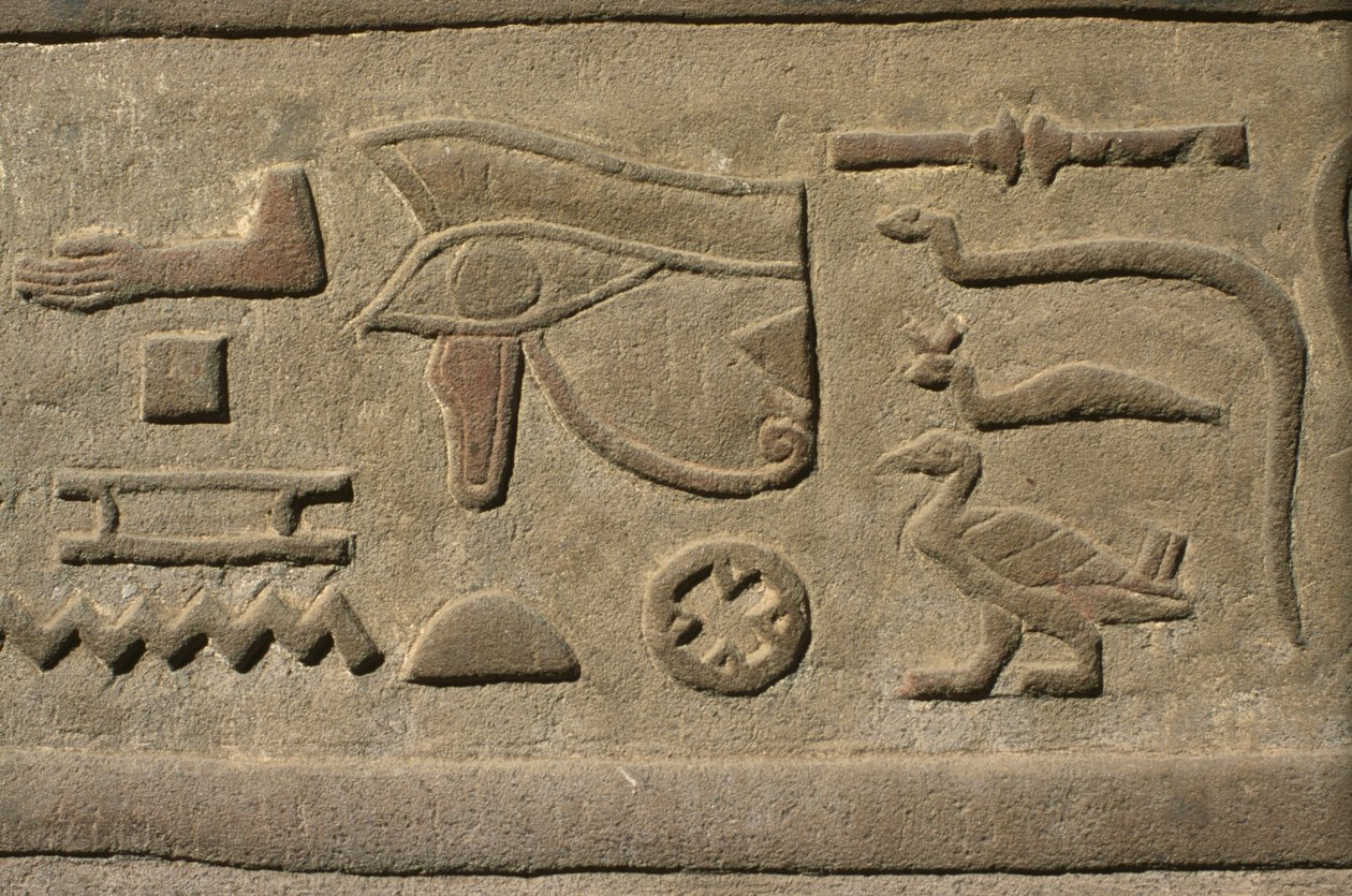 Detail van een reliëf, hiërogliefen door Egyptian