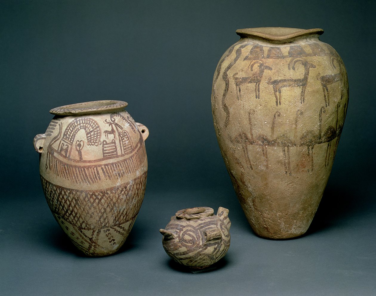 Vaas versierd met verschillende friezen van dieren en geometrische patronen, Egyptisch, Naqada I Periode (4000-3500 v.Chr.) en Naqada II Periode (3500-3100 v.Chr.) door Egyptian