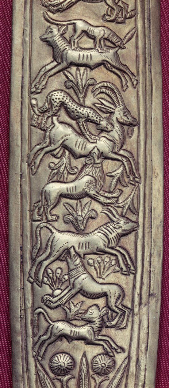 Antilope, hert en kalf aangevallen door een luipaard, een leeuw en een hond, detail van de schede van een dolk uit de schat van Toetanchamon, c.1340 v.Chr. goud en ijzer door Egyptian 18th Dynasty