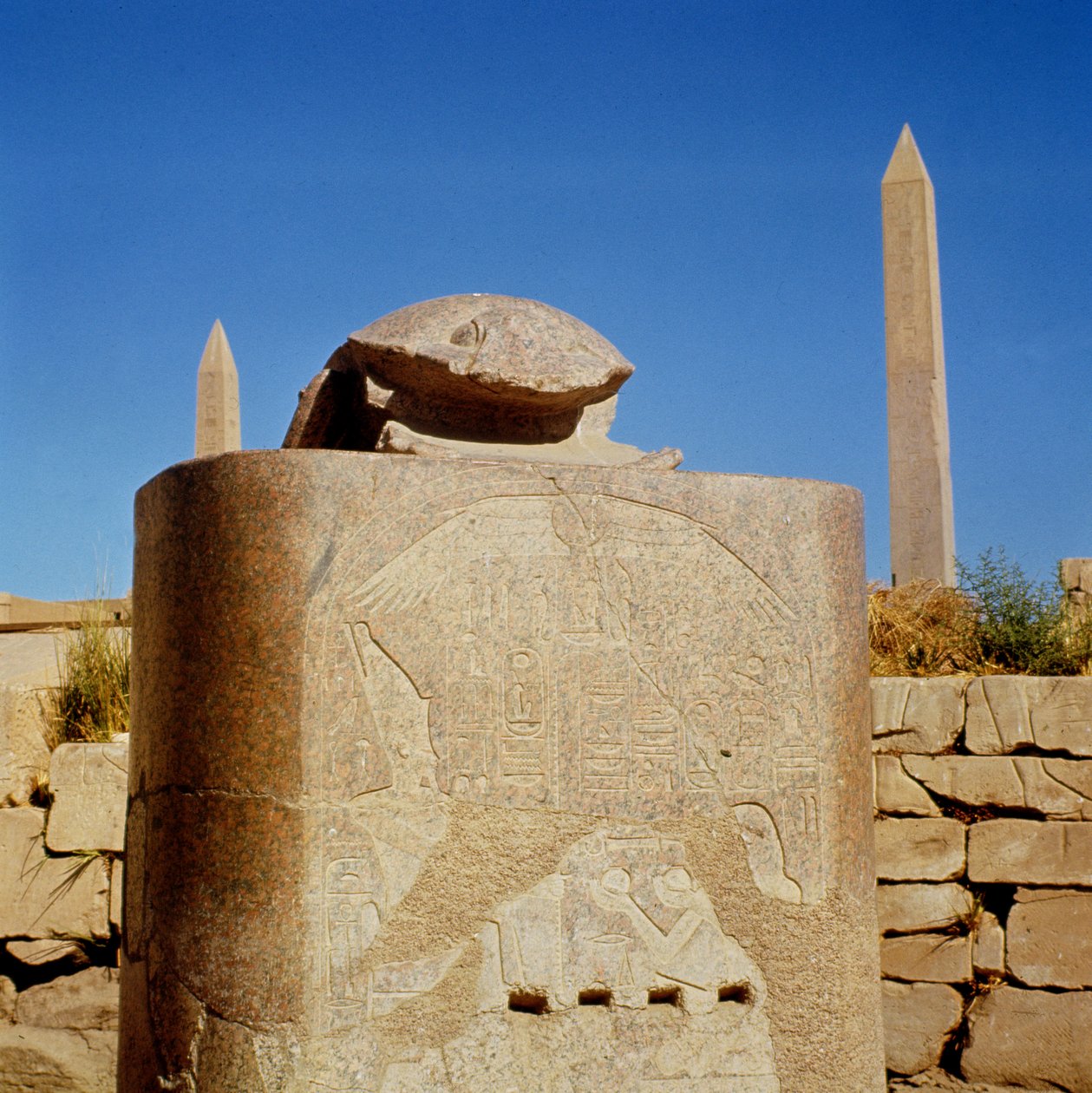Heilig scarabeebeeld in de Tempel van Amon, opgericht door Amenhotep III en gewijd aan de zonnegod Atum-Kheperre, Nieuwe Rijk door Egyptian 18th Dynasty