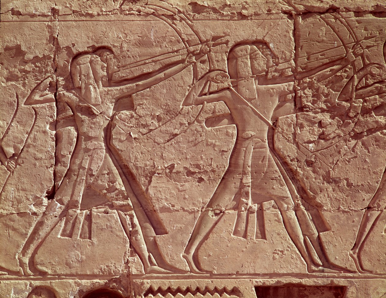 Boogschutters, detail van de jacht van Ramses III (ca. 1184-1153 v.Chr.) uit de dodentempel van Ramses III, Nieuwe Rijk door Egyptian 20th Dynasty