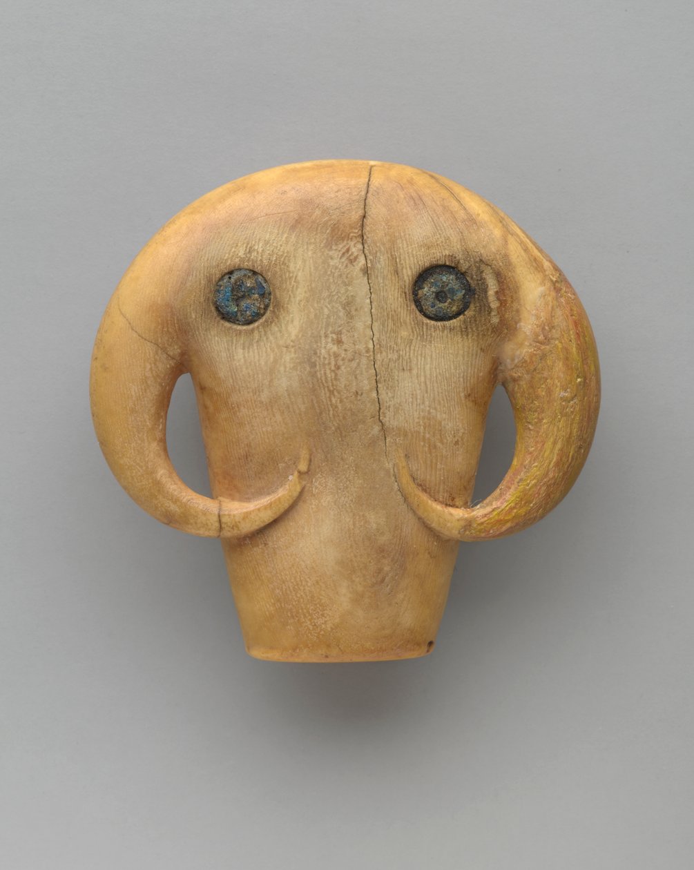 Amulet in de Vorm van een Stierenkop, ca.3500-3100 v.Chr. door Egyptian